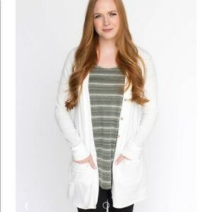 Ivory essential cardigan Agnes and Dora